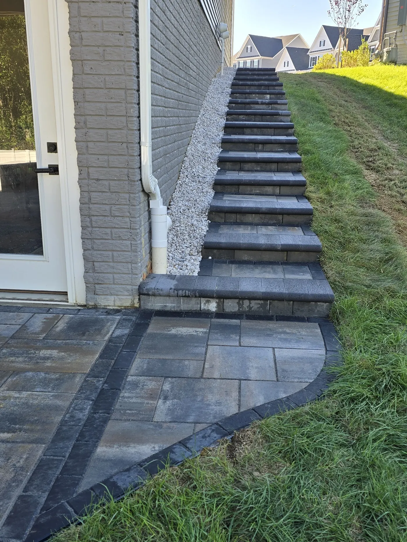 Paver patio with curved border and matching steps